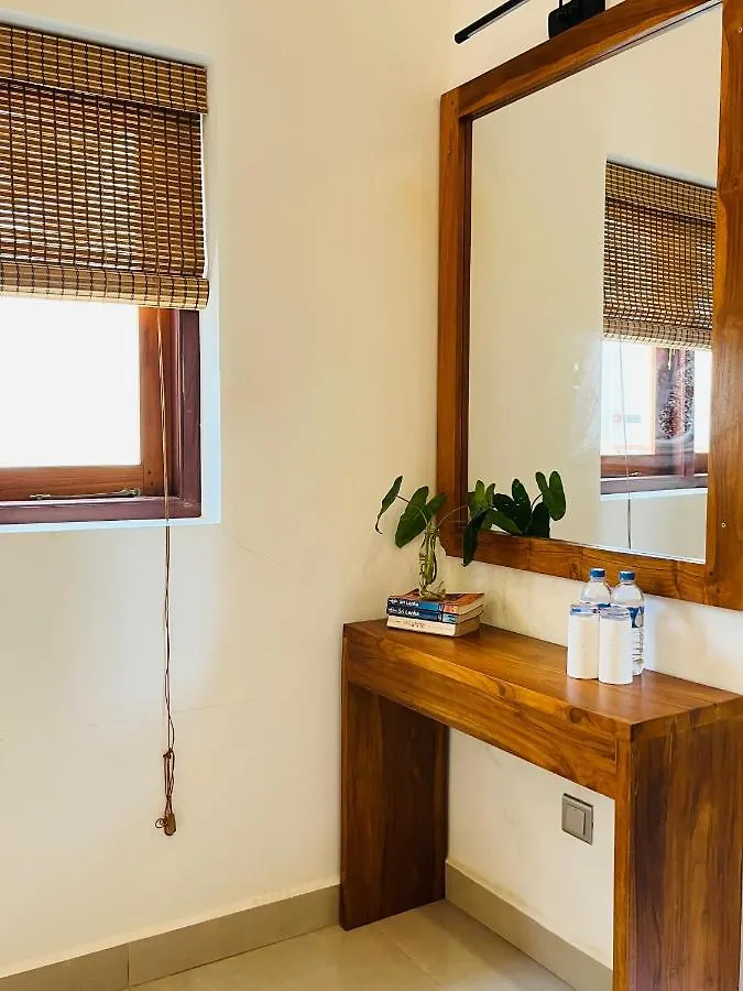J Leaf Hotel By Blue Bird Negombo