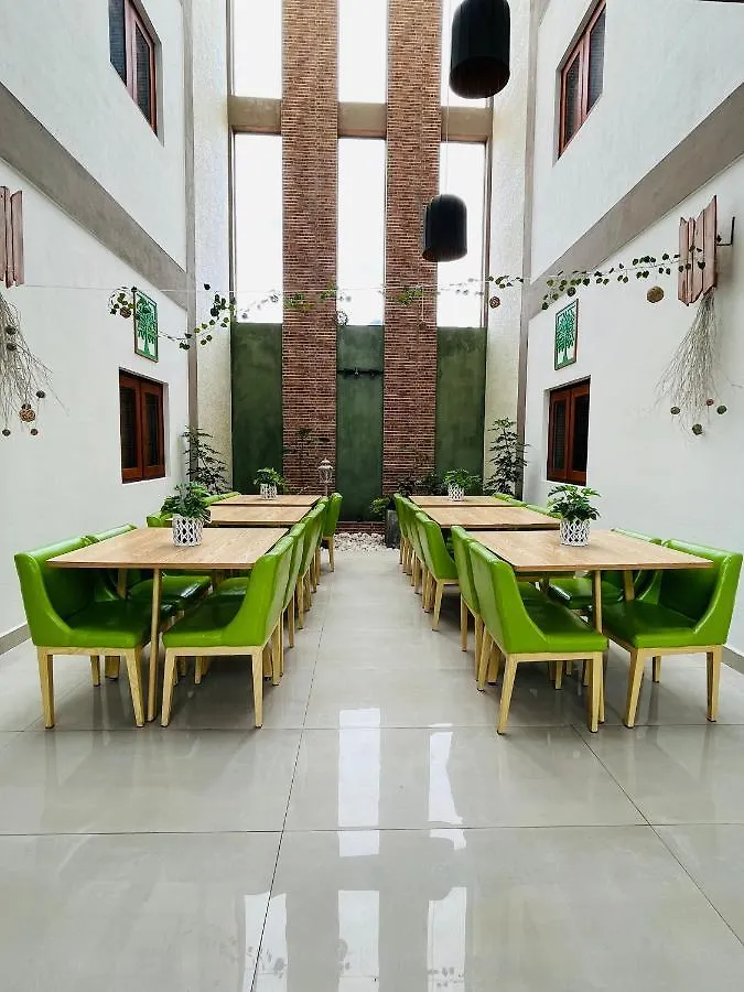 J Leaf Hotel By Blue Bird Negombo