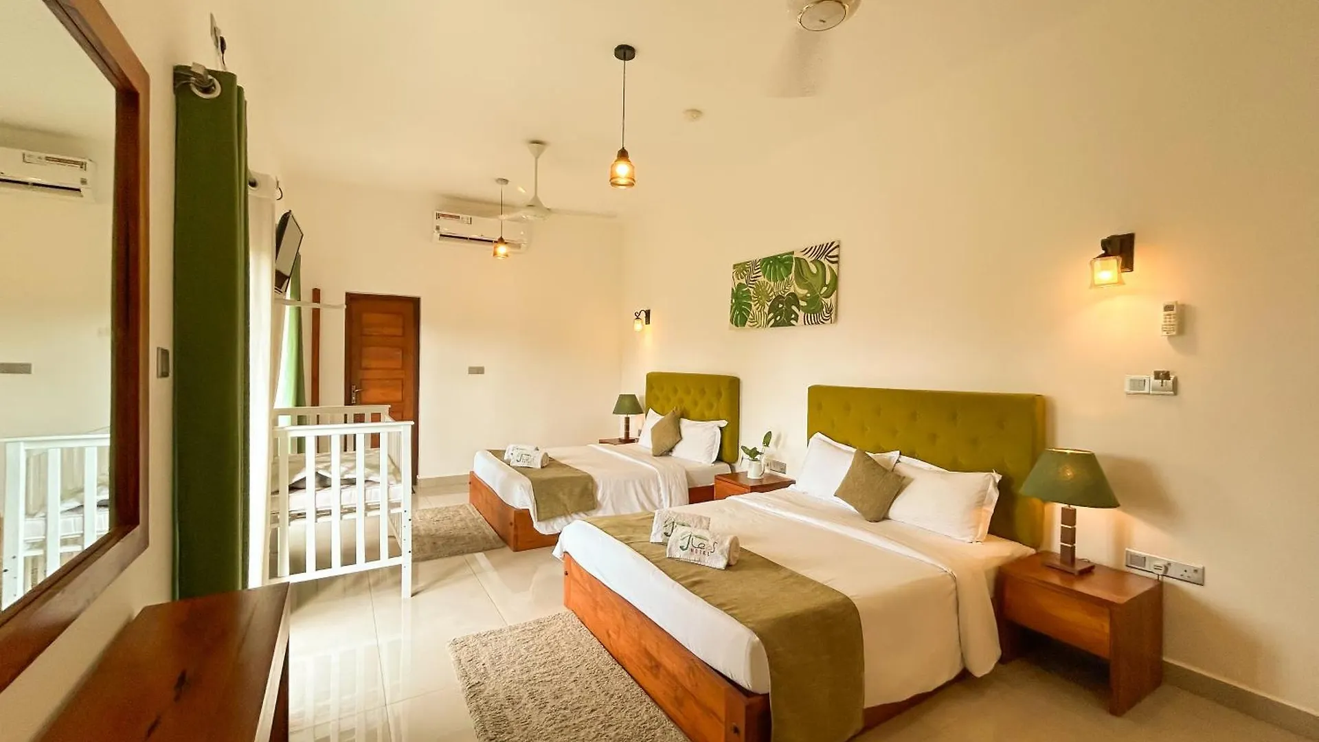 J Leaf Hotel By Blue Bird Negombo