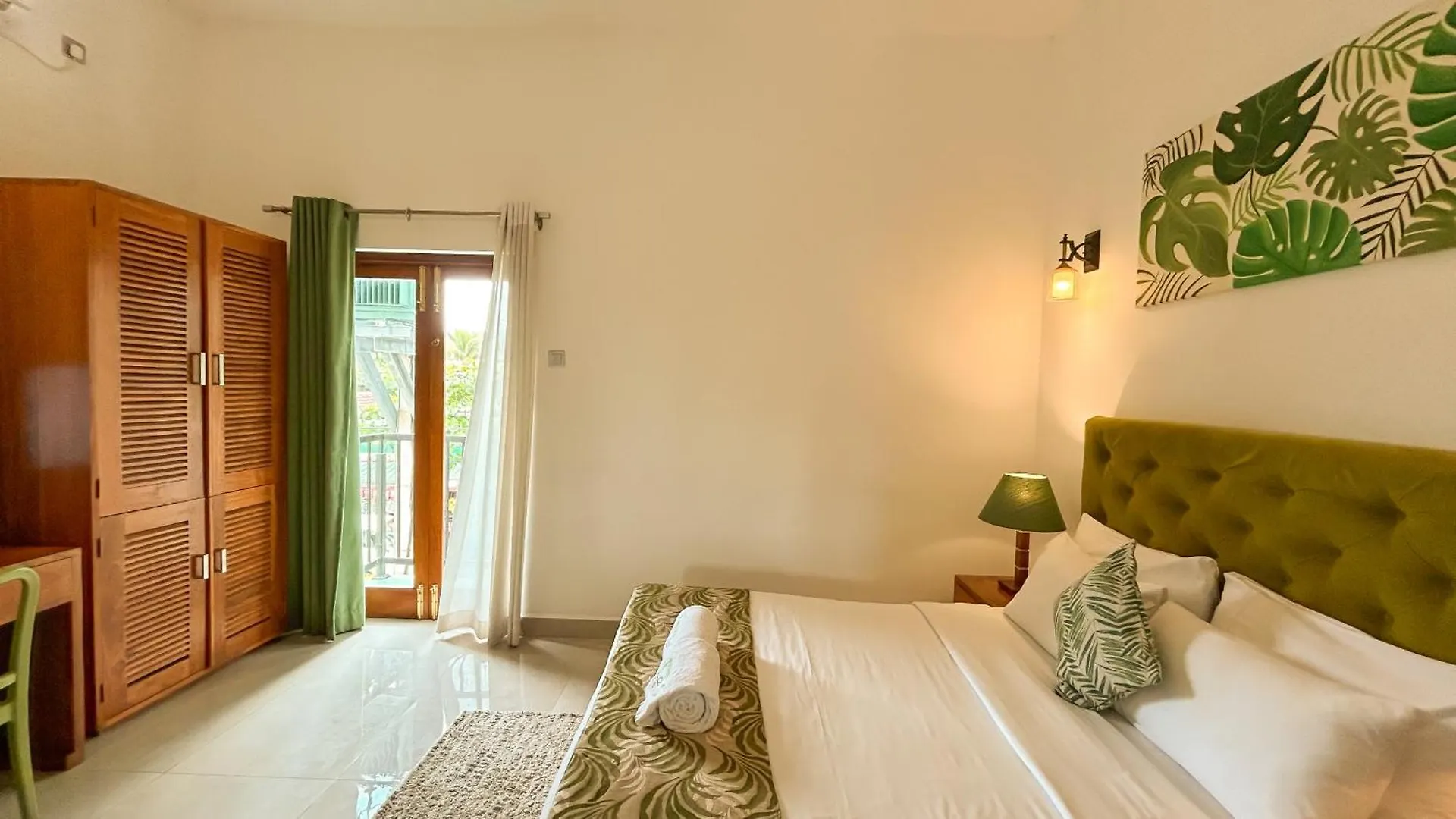 J Leaf Hotel By Blue Bird Negombo