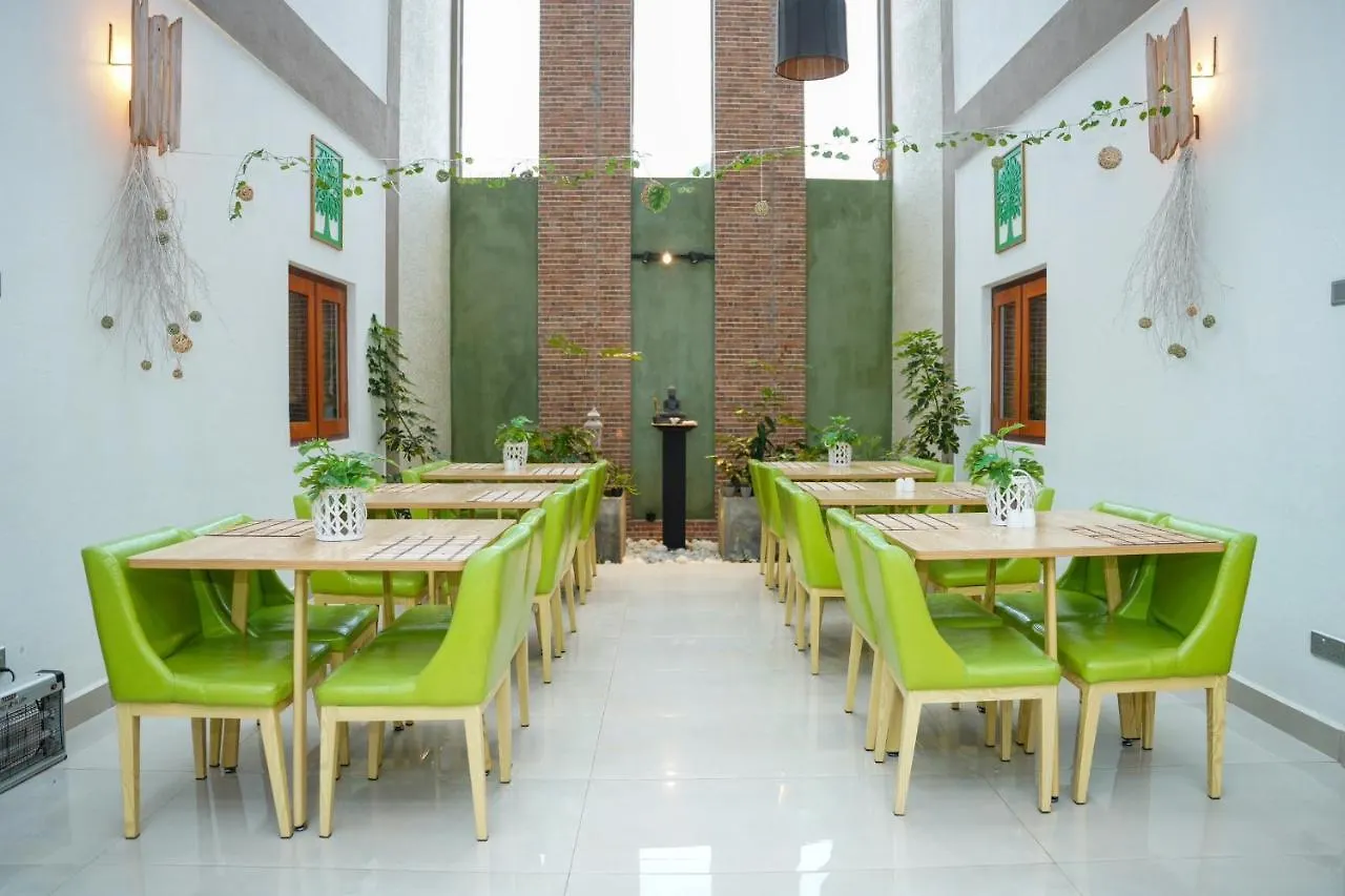 J Leaf Hotel By Blue Bird 尼甘布