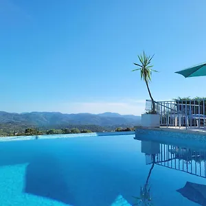 https://les-volets-speracedes.fr-provencehotel.com