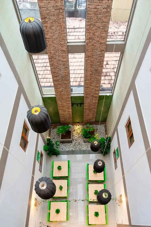 J Leaf Hotel By Blue Bird Negombo 3*,
