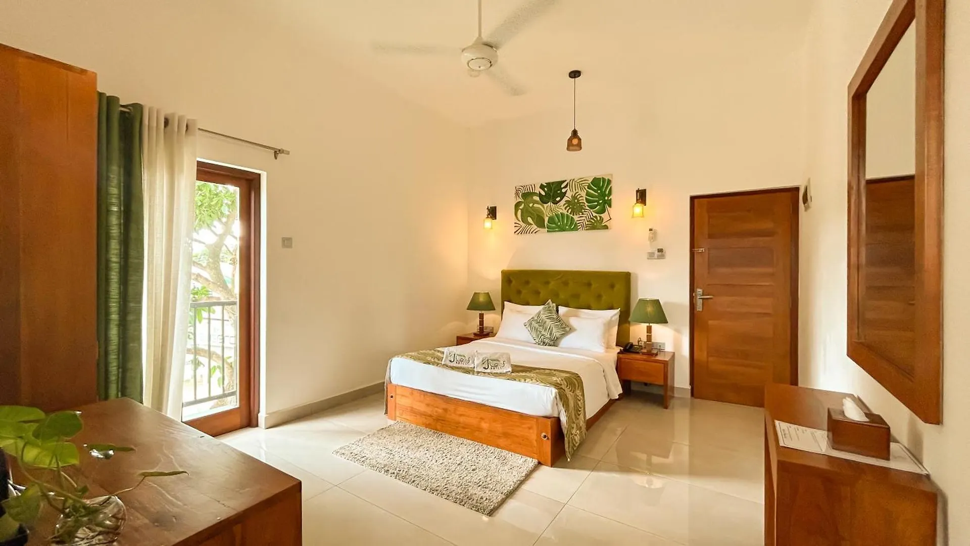 J Leaf Hotel By Blue Bird Negombo